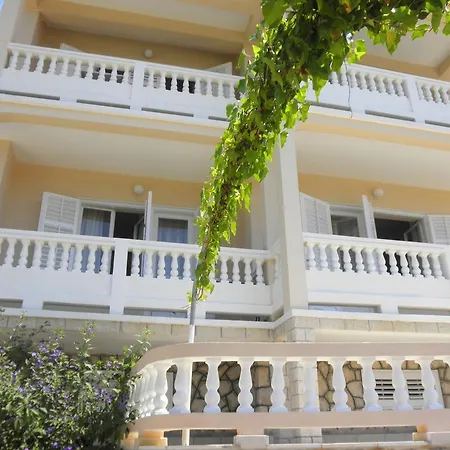 Apartments Viola Kampor Exterior photo